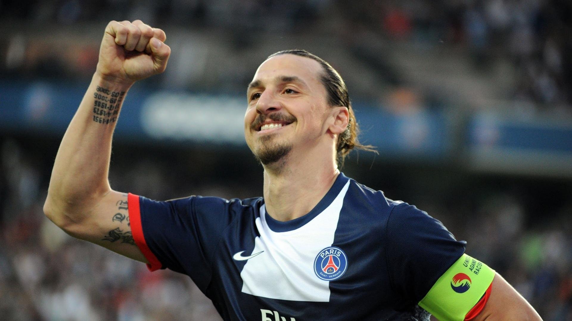 中超联赛中国足球夺冠 球员士气高涨,中超冠军2021